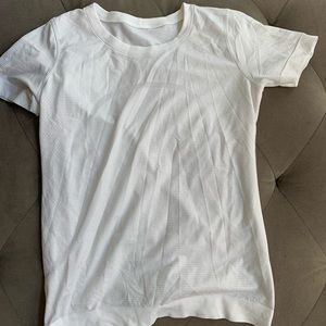 Lululemon swiftly breeze top